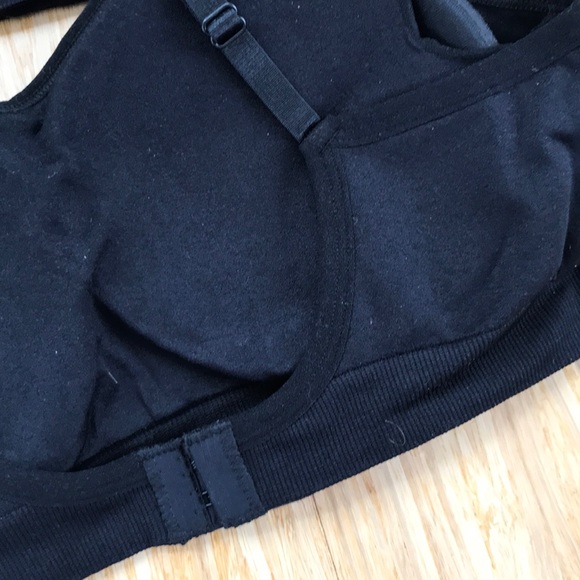 Black adjustable bralette w/ removable pads - Picture 3 of 4